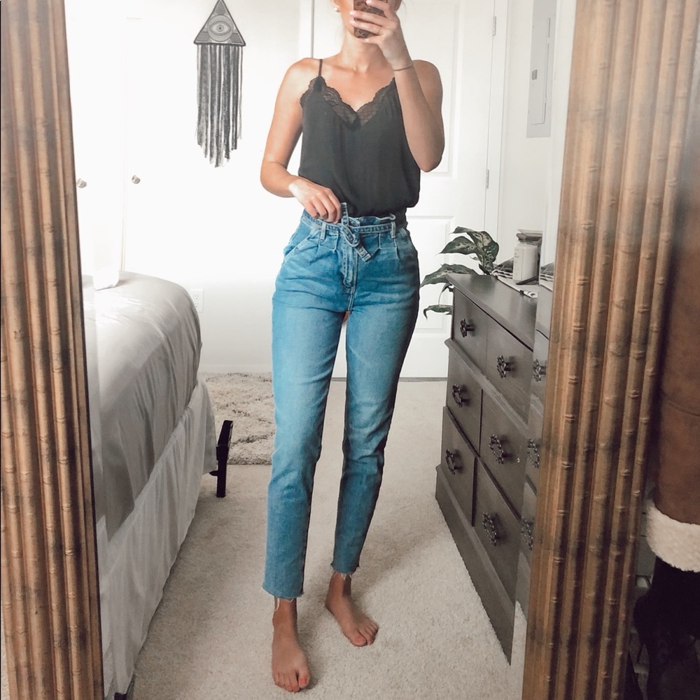 Hollister Ultra High-Rise Mom Jean